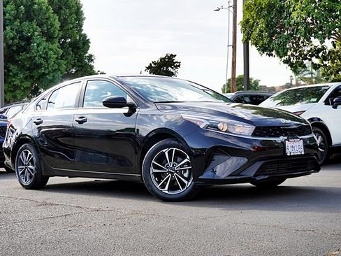 Used 2023 Kia Forte LXS FWD image 2