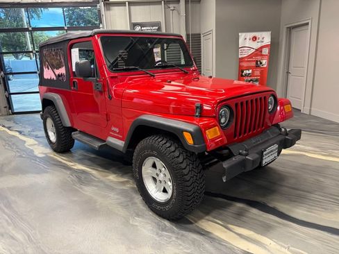 Used 2005 Jeep Wrangler Unlimited w/ Security Group AWD/4WD image 1