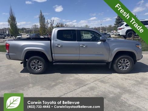 Used 2016 Toyota Tacoma SR5 w/ SR5 Appearance Package (SN) image 2
