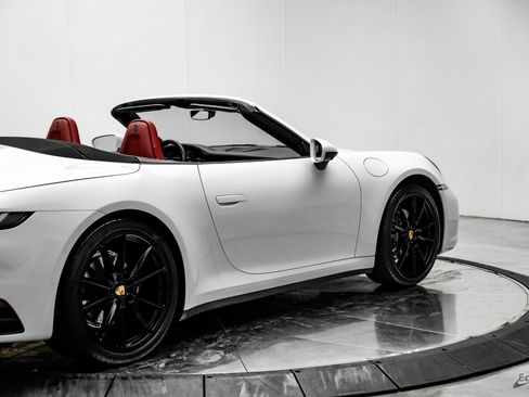 Used 2021 Porsche 911 Carrera 4 image 19