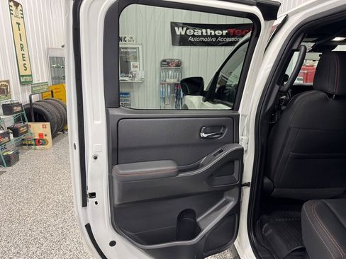 Used 2022 Nissan Frontier PRO-4X image 22