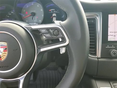 Used 2018 Porsche Macan S image 15