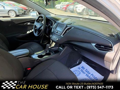 Used 2018 Chevrolet Malibu LT FWD image 22