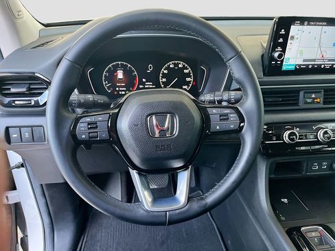 Used 2024 Honda Pilot Touring image 11