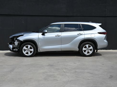 Used 2024 Toyota Highlander LE image 7