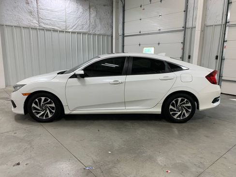 Used 2018 Honda Civic EX image 19