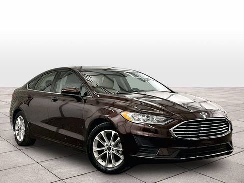 Used 2019 Ford Fusion SE FWD image 2