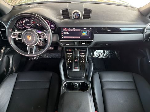 Certified 2023 Porsche Cayenne AWD/4WD image 6