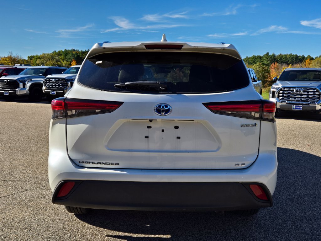 Used 2021 Toyota Highlander XLE AWD/4WD image 4
