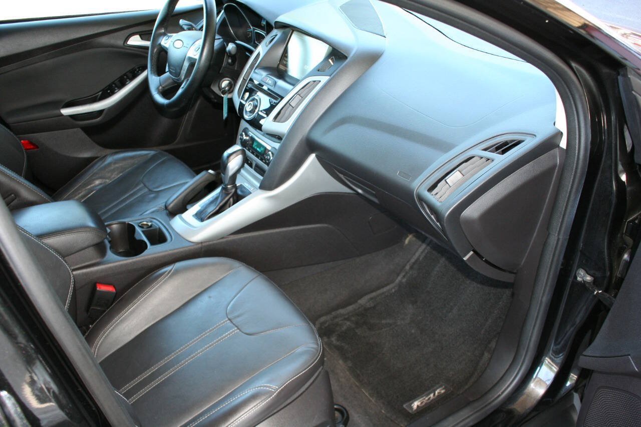 Used 2014 Ford Focus SE w/ Equipment Group 201A FWD image 14