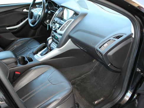 Used 2014 Ford Focus SE w/ Equipment Group 201A FWD image 14