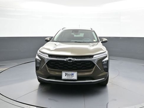 Used 2024 Chevrolet Trax LT w/ Driver Confidence Package image 2