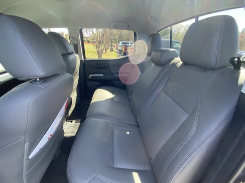 Used 2021 Toyota Tacoma SR5 image 12