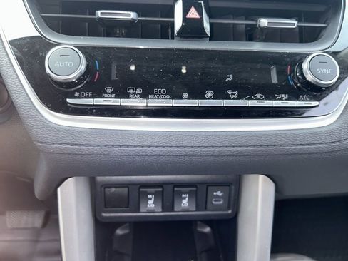 Used 2024 Toyota Corolla Cross XLE w/ Convenience Package image 13