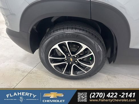 Used 2024 Chevrolet TrailBlazer LT FWD image 17