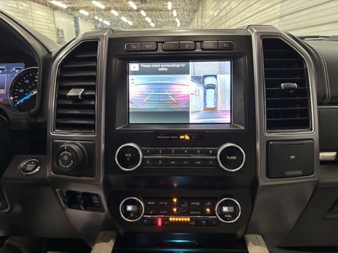 Used 2019 Ford Expedition Platinum image 19