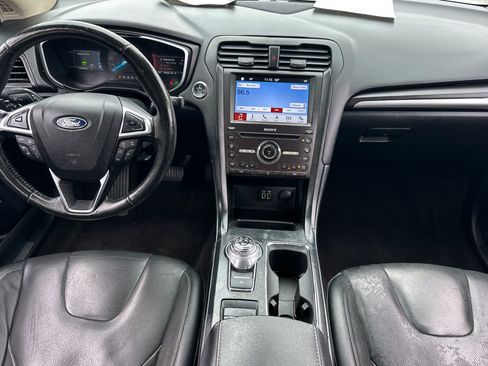 Used 2019 Ford Fusion Energi Titanium FWD image 12