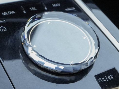 Used 2023 BMW 760i xDrive image 26