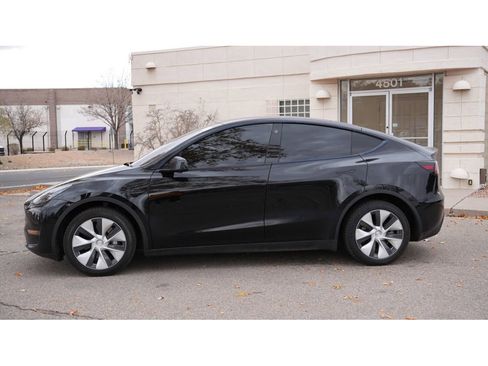 Used 2023 Tesla Model Y Long Range image 2