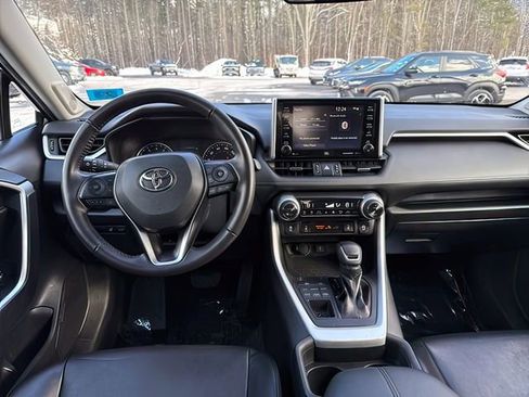 Used 2020 Toyota RAV4 XLE Premium image 21
