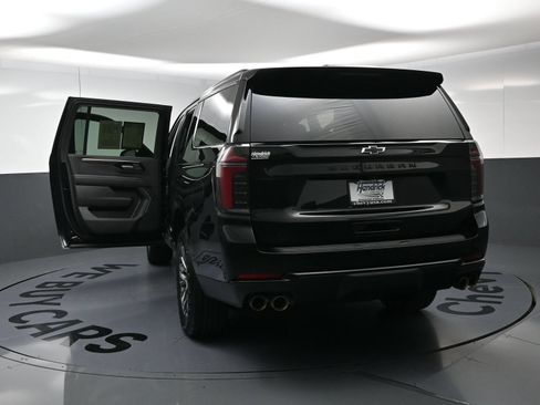 Used 2025 Chevrolet Suburban Z71 AWD/4WD image 27