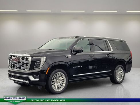 Used 2025 GMC Yukon XL Denali w/ Sun & Power Step Package image 8