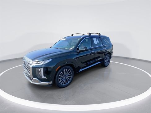 Used 2023 Hyundai Palisade Calligraphy image 4