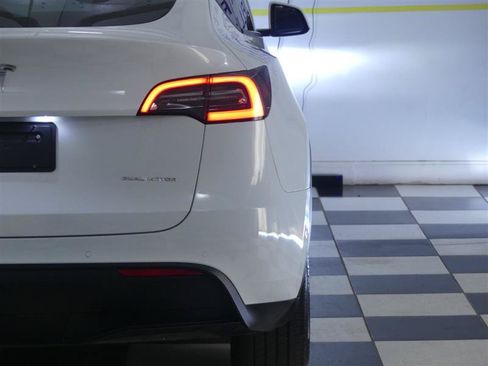 Used 2020 Tesla Model Y Long Range AWD/4WD image 29