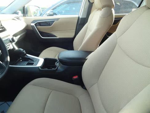 Used 2022 Toyota RAV4 LE AWD/4WD image 7