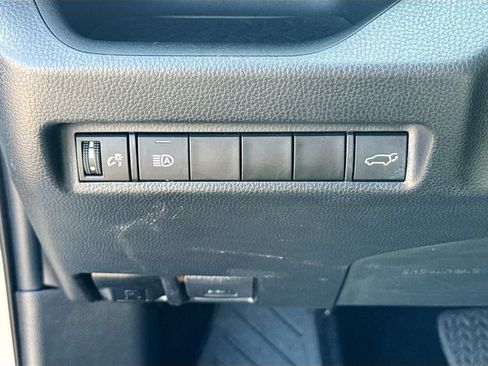 Used 2022 Toyota RAV4 XLE Premium FWD image 6