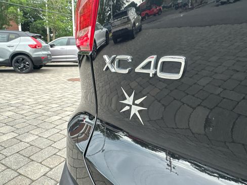 Used 2023 Volvo XC40 B5 Ultimate w/ Protection Package Premier AWD/4WD image 33