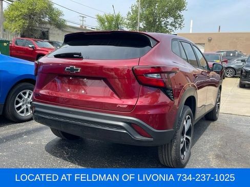 Certified 2025 Chevrolet Trax RS FWD image 3