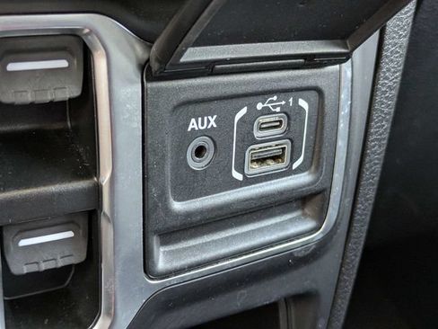 Used 2025 Jeep Wrangler Unlimited Sahara AWD/4WD image 22