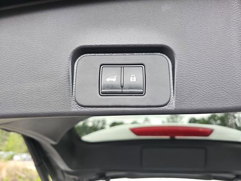 Used 2023 Nissan Rogue SL AWD/4WD image 18