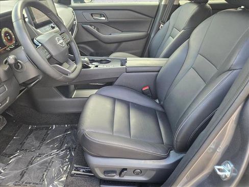 Used 2025 Nissan Rogue SL FWD image 15