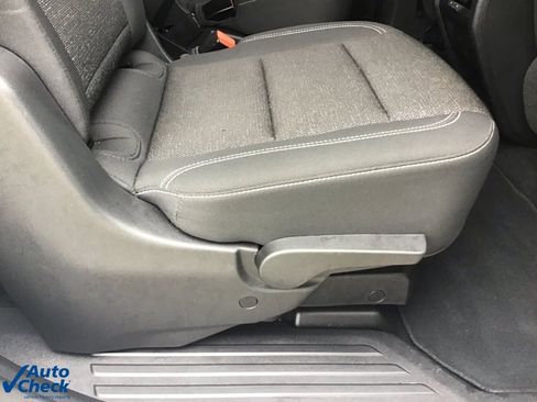 Used 2025 Chevrolet Traverse LT image 19