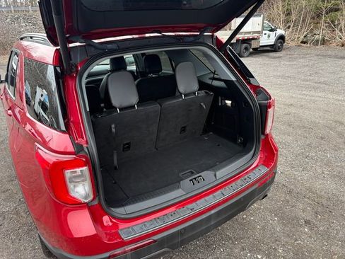 Used 2022 Ford Explorer XLT w/ Equipment Group 202A image 11