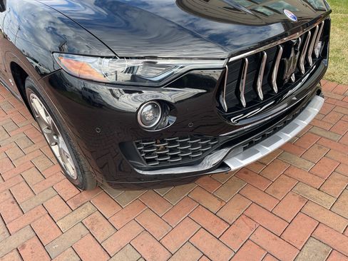 Used 2018 Maserati Levante GranLusso image 4