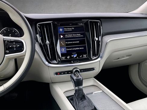 Used 2021 Volvo S60 T6 Inscription image 9