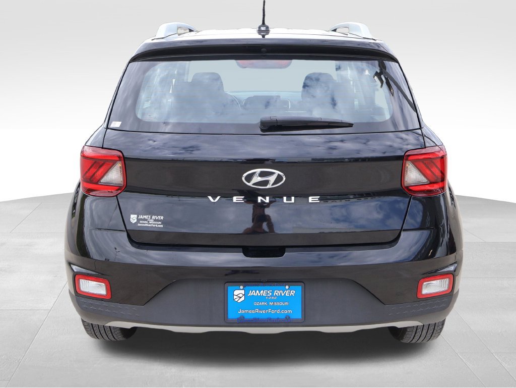 Used 2025 Hyundai Venue SEL FWD image 4