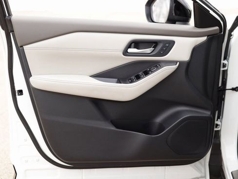 Used 2023 Nissan Rogue SL image 25