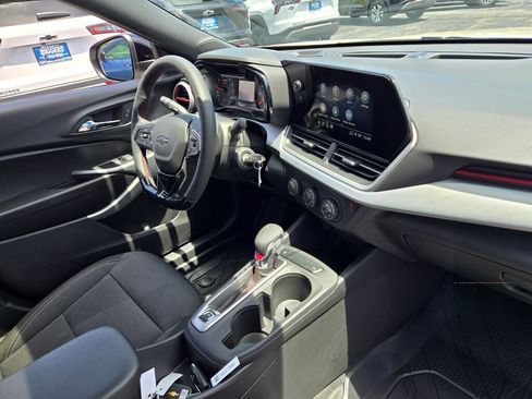 New 2026 Chevrolet Trax RS w/ Sunroof Package FWD image 4