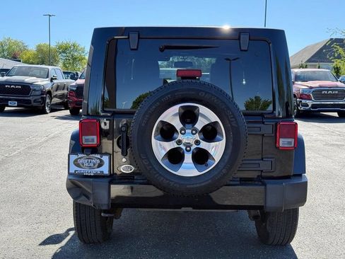 Used 2016 Jeep Wrangler Unlimited Sahara w/ Connectivity Group AWD/4WD image 4