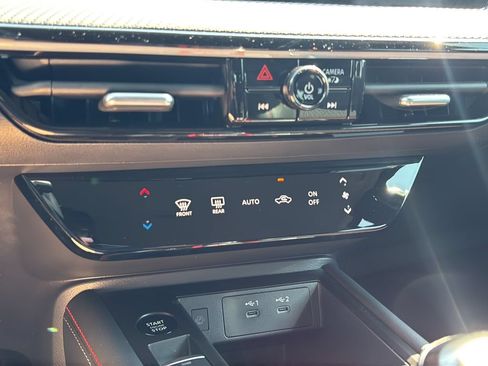 Used 2025 Nissan Kicks SR FWD image 28