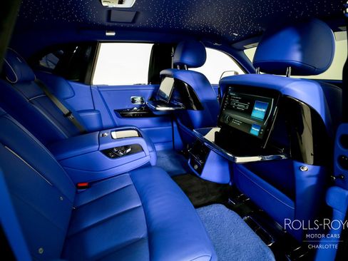 Used 2024 Rolls-Royce Phantom Sedan w/ The Phantom Package RWD image 30