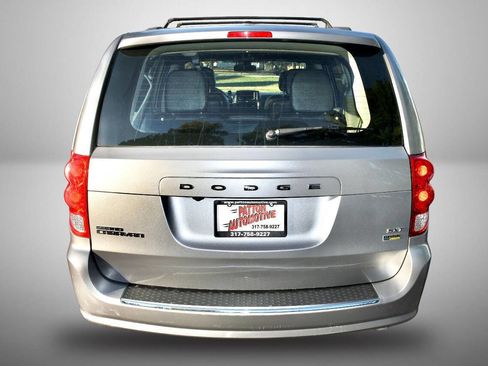 Used 2019 Dodge Grand Caravan SXT image 6