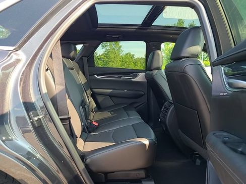 Used 2022 Cadillac XT5 Premium Luxury AWD/4WD image 32