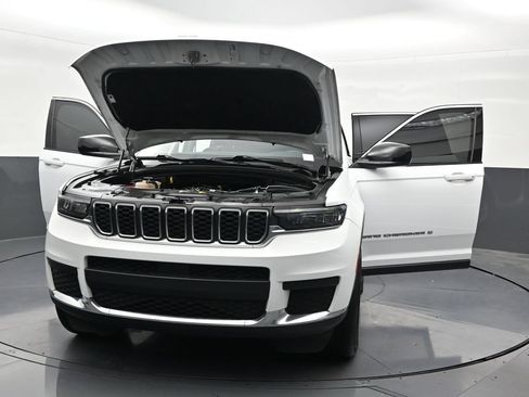 Used 2022 Jeep Grand Cherokee L Laredo w/ Luxury Tech Group I RWD image 38
