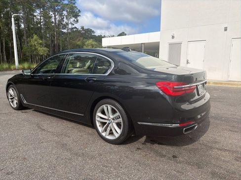 Used 2019 BMW 750i w/ Executive Package RWD image 6