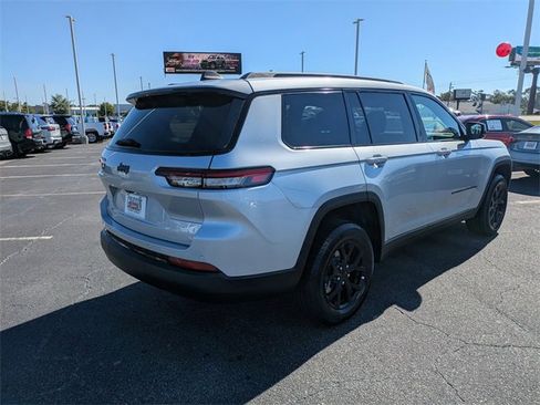 New 2025 Jeep Grand Cherokee L Altitude image 4